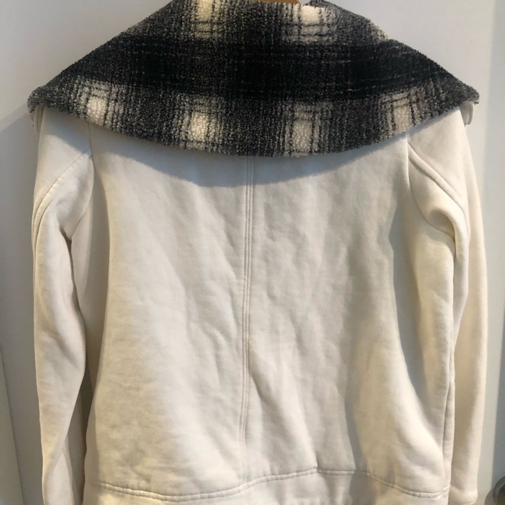 American Eagle Outfitters Cream Bomber Jacket with Black Plaid Collar - Picture 11 of 13